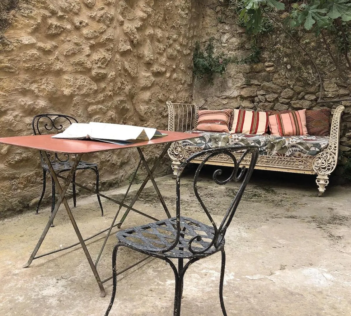 Le Charme Au Centre Du Village Menerbes 0*,  France
