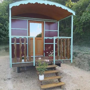 La Carriole Dans Le Jardin Ménerbes