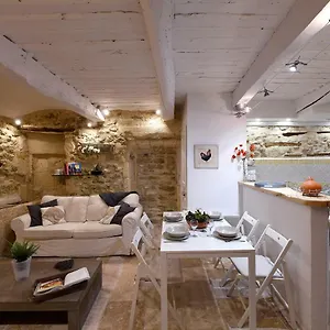  Holiday home Le Petit Tresor Du Luberon